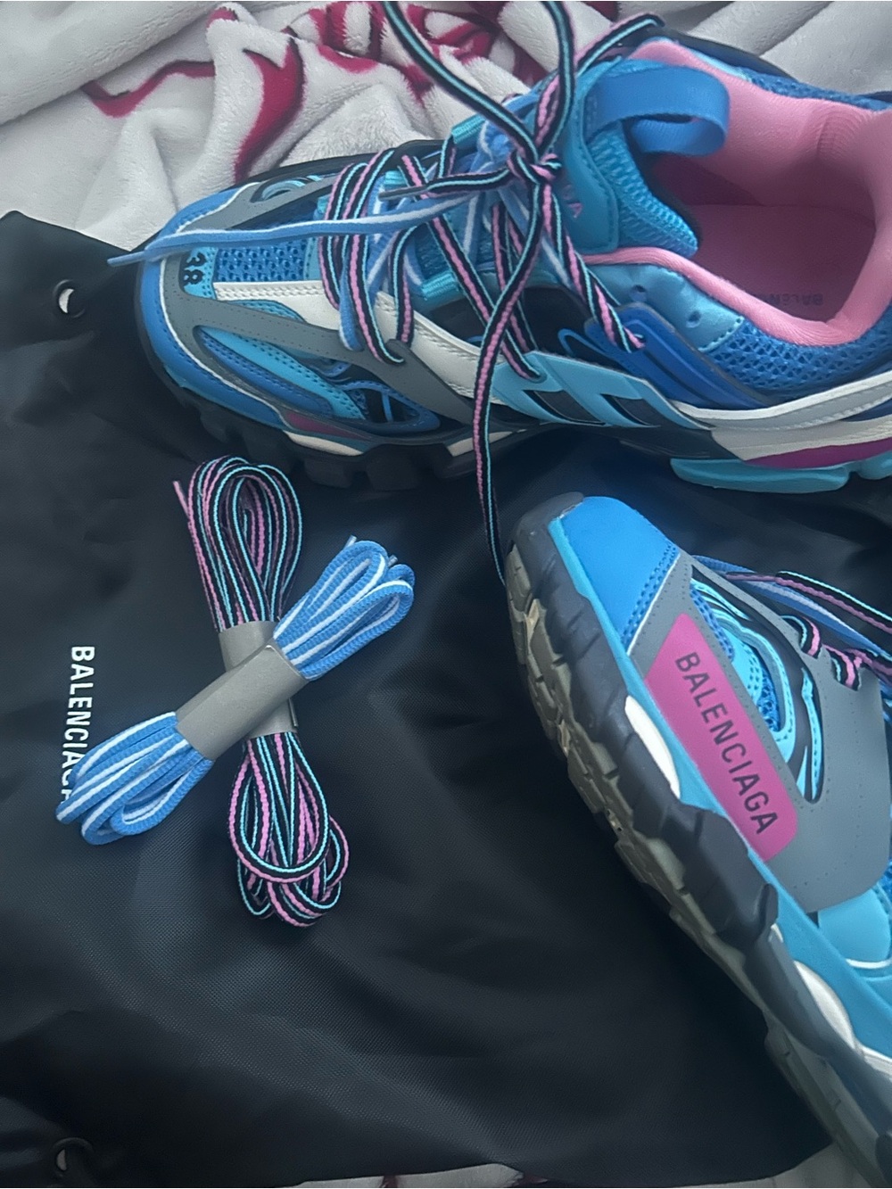 Balenciaga Women’s Blue, Pink & Gray sneaker - Picture 4 of 4